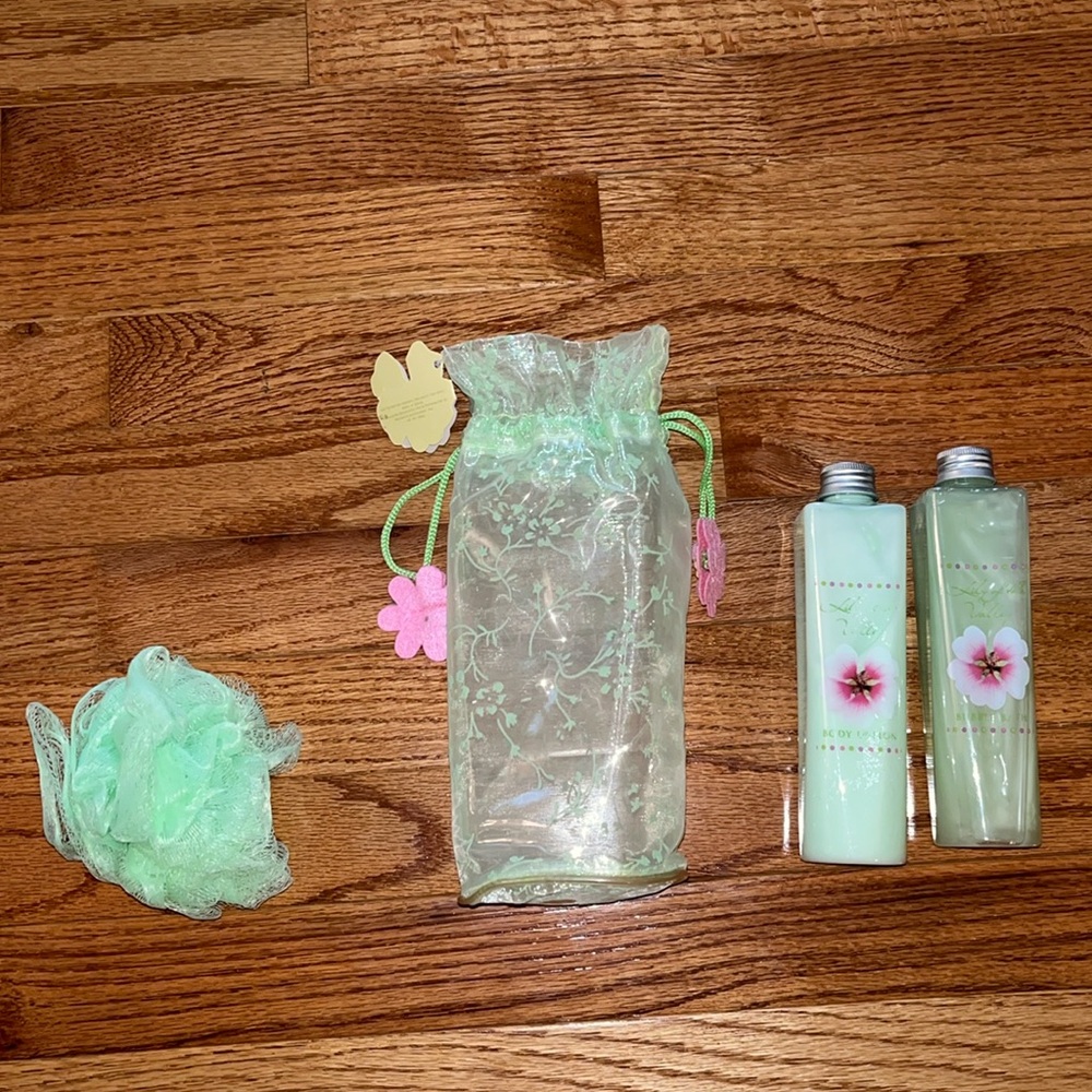 LILY OF THE VALLEY : ORGANZA BAG : body lotion, bubble bath, body pouf